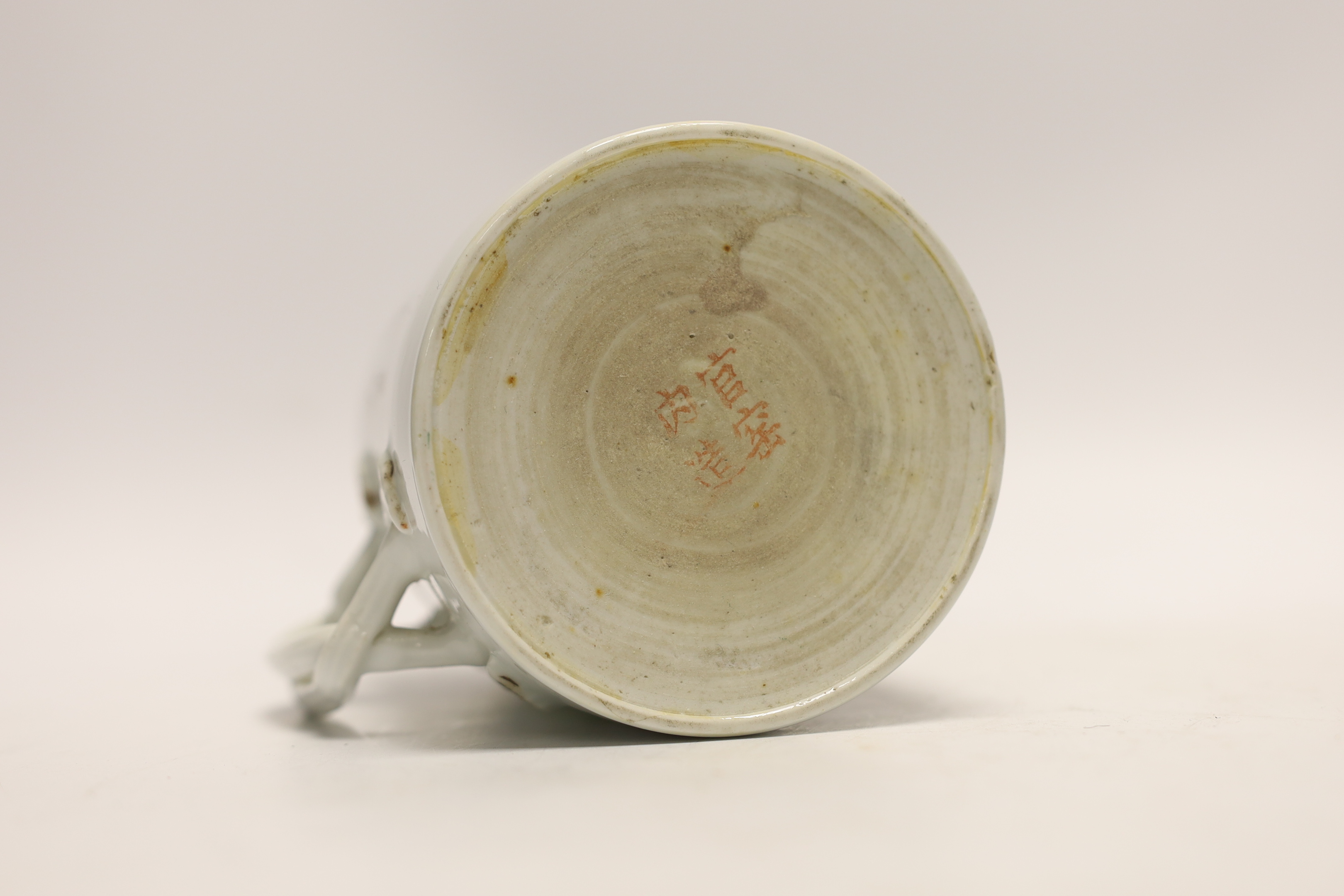 An early 20th century Chinese famille rose mug, 11.5cm